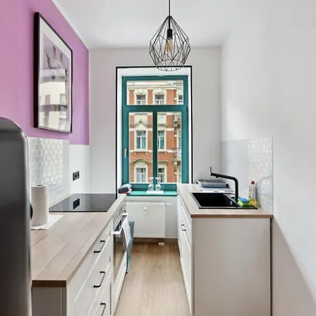 B Our Guest At New Vintage Chic *